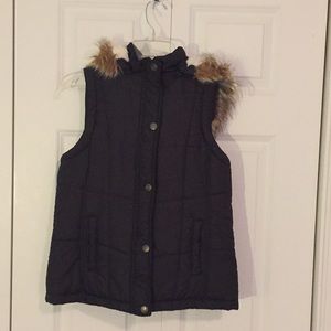 Arizona girls Vest with hood.  Black X large. (16)